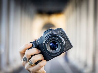 canon-eos-r8